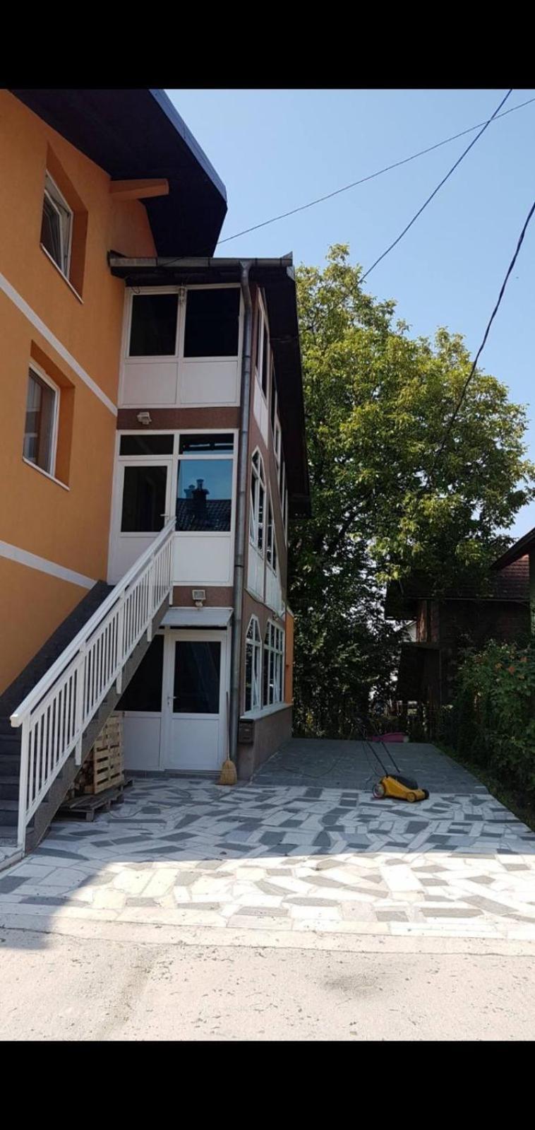 Stup Apartment *